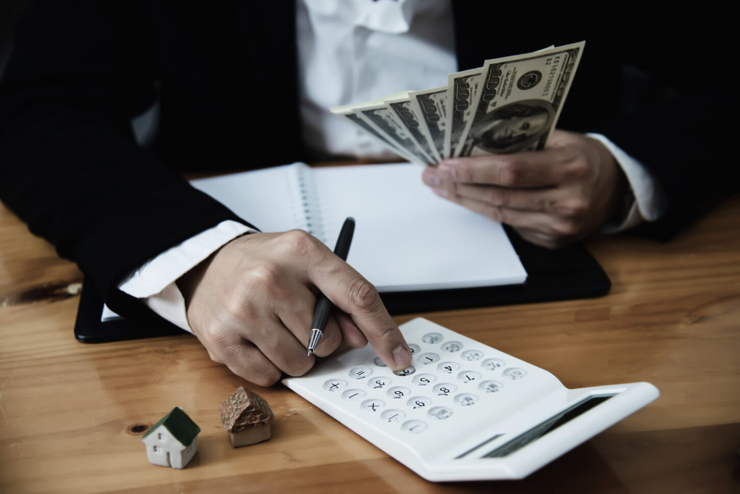 Calculating fix and flip loan details with cash for property investment.