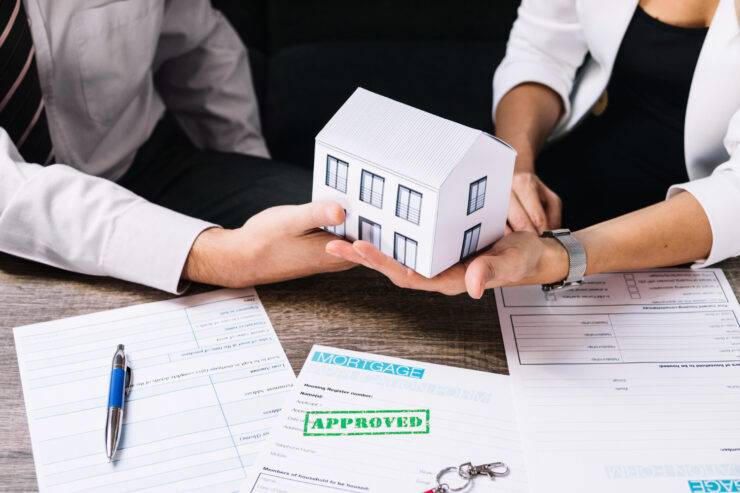 Comparing bridge loans vs conventional mortgages for home financing.