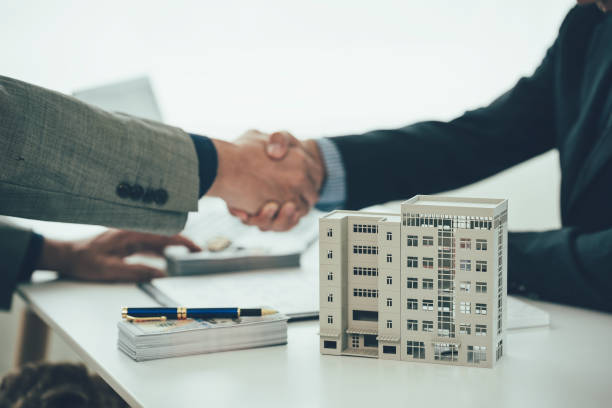 Handshake after finalizing a commercial private money loan agreement