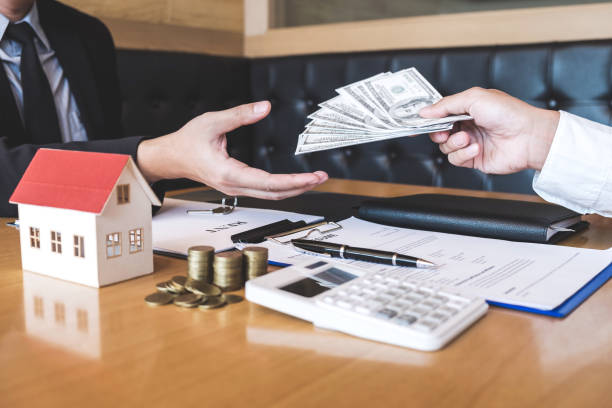 Rehab loan lender facilitating cash exchange for home repairs