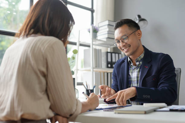 Advisor guiding client on best commercial hard money lenders options