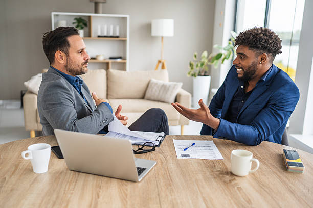 Investor consulting lender on quick hard money fix and flip loans