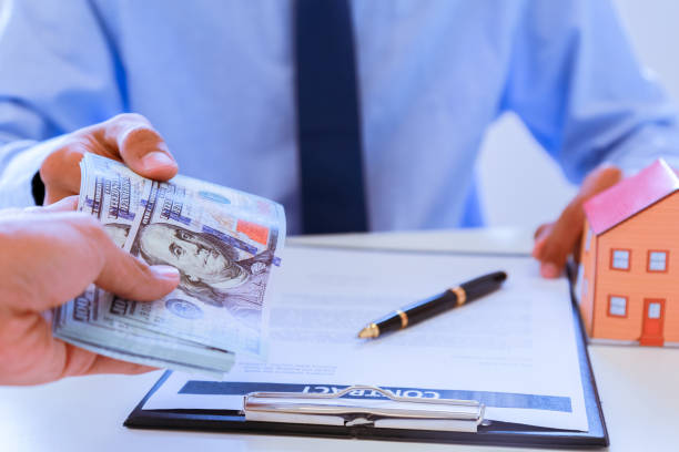 Hard money lenders providing cash during real estate contract signing