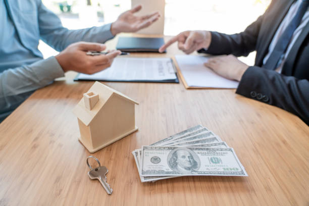 Private lender discussing home loan terms with cash on table