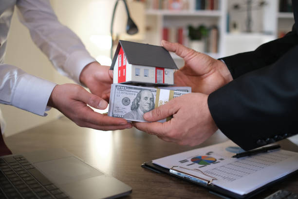 Private lender providing cash funding for residential real estate deal