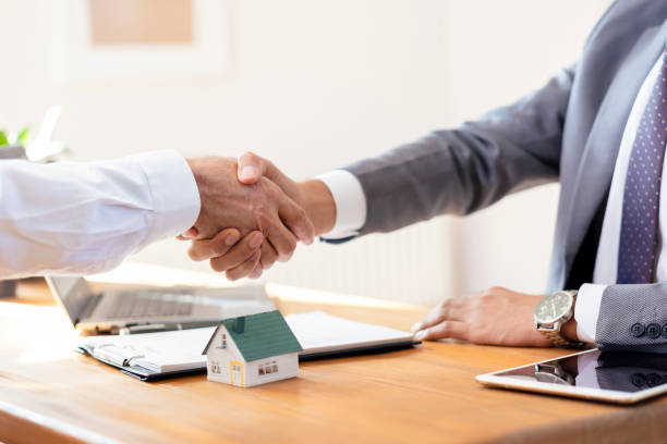 Handshake confirming private money loan agreement for home investment