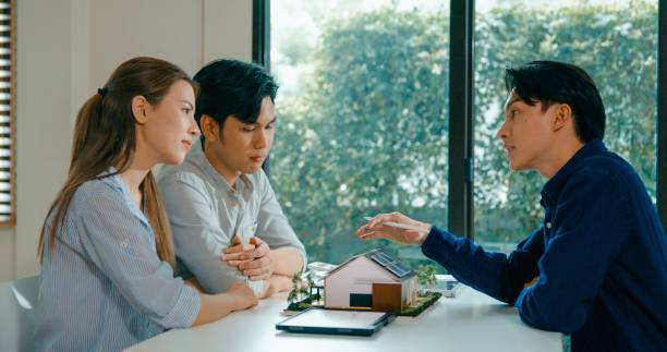 Hard money lender consulting investors on commercial real estate deal